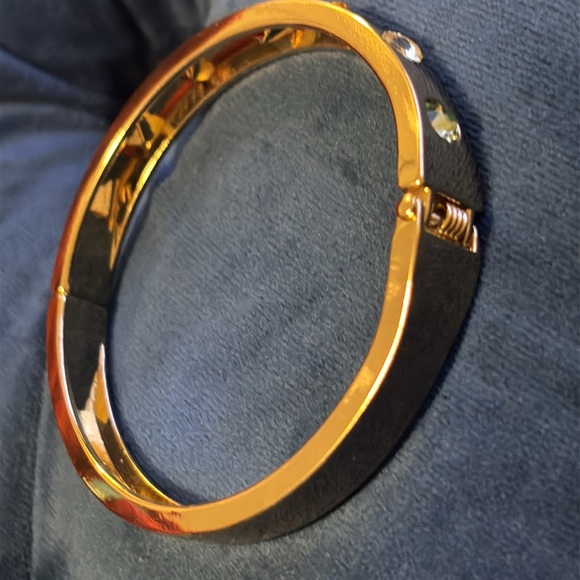 Enamel gold tone Multi set in stones embellished  hindge Bangle Bracelet - Picture 13 of 13